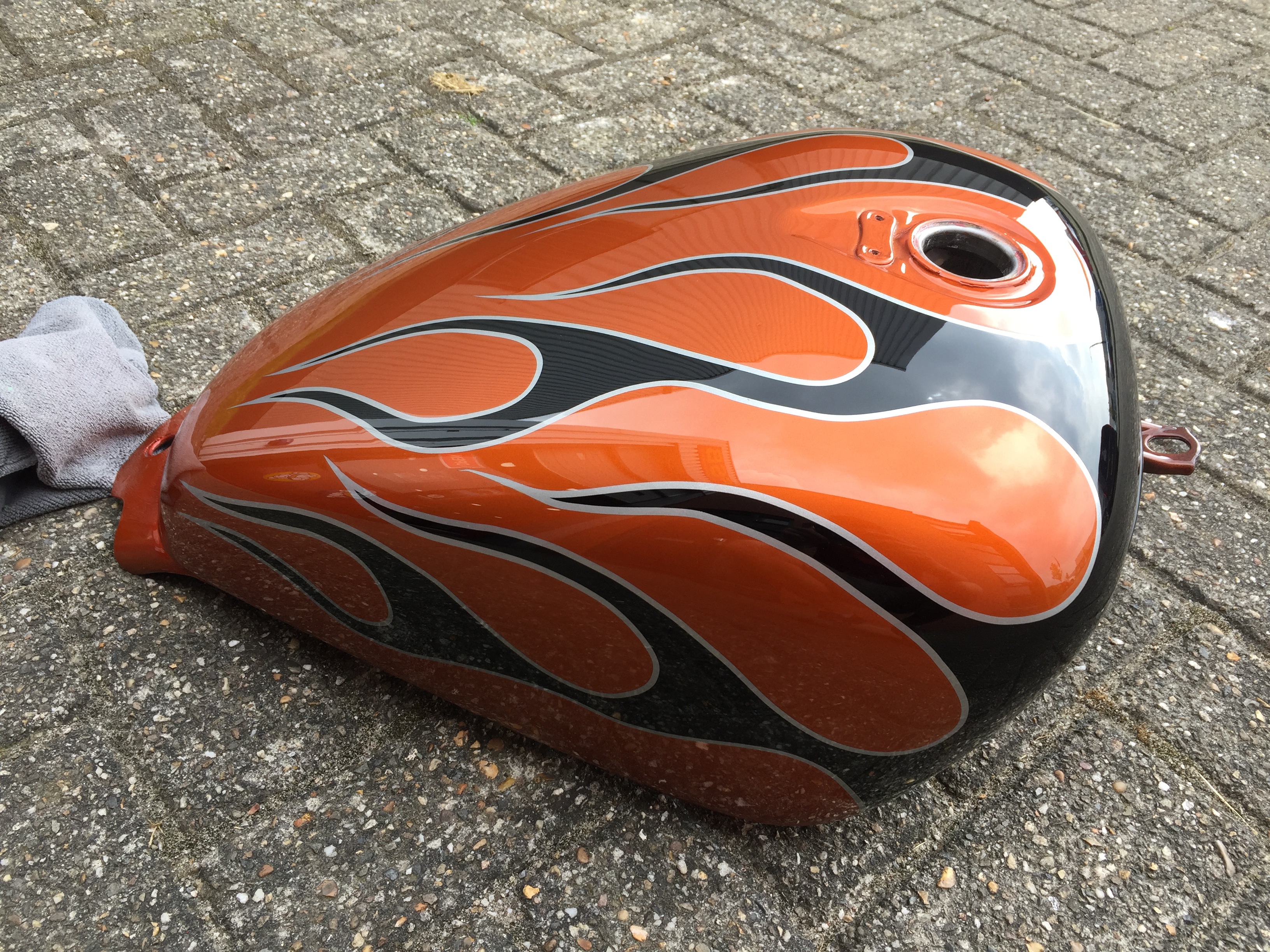 Honda motor custom paint old scool flames candy oranje www.fsb-dip.nl hydrodipping