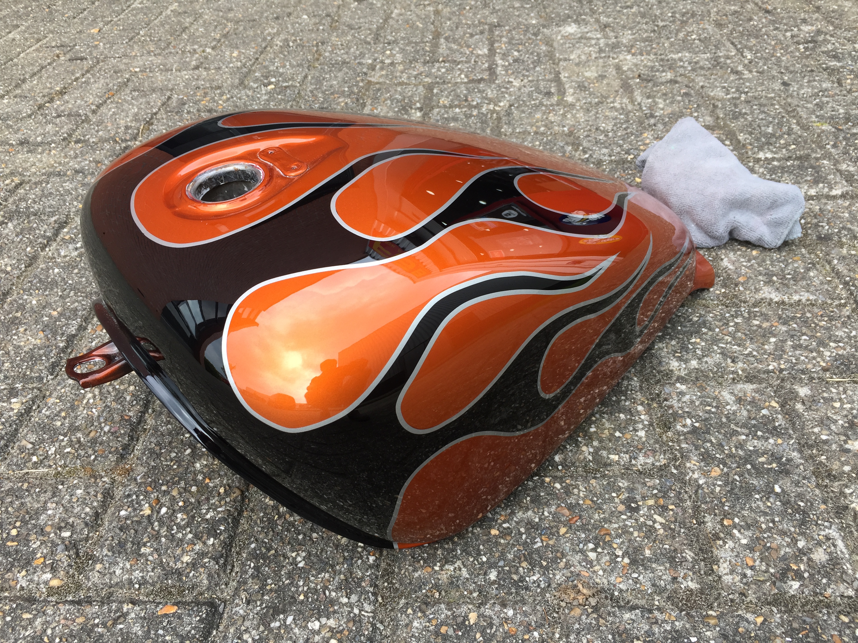 Honda motor custom paint old scool flames candy oranje www.fsb-dip.nl hydrodipping