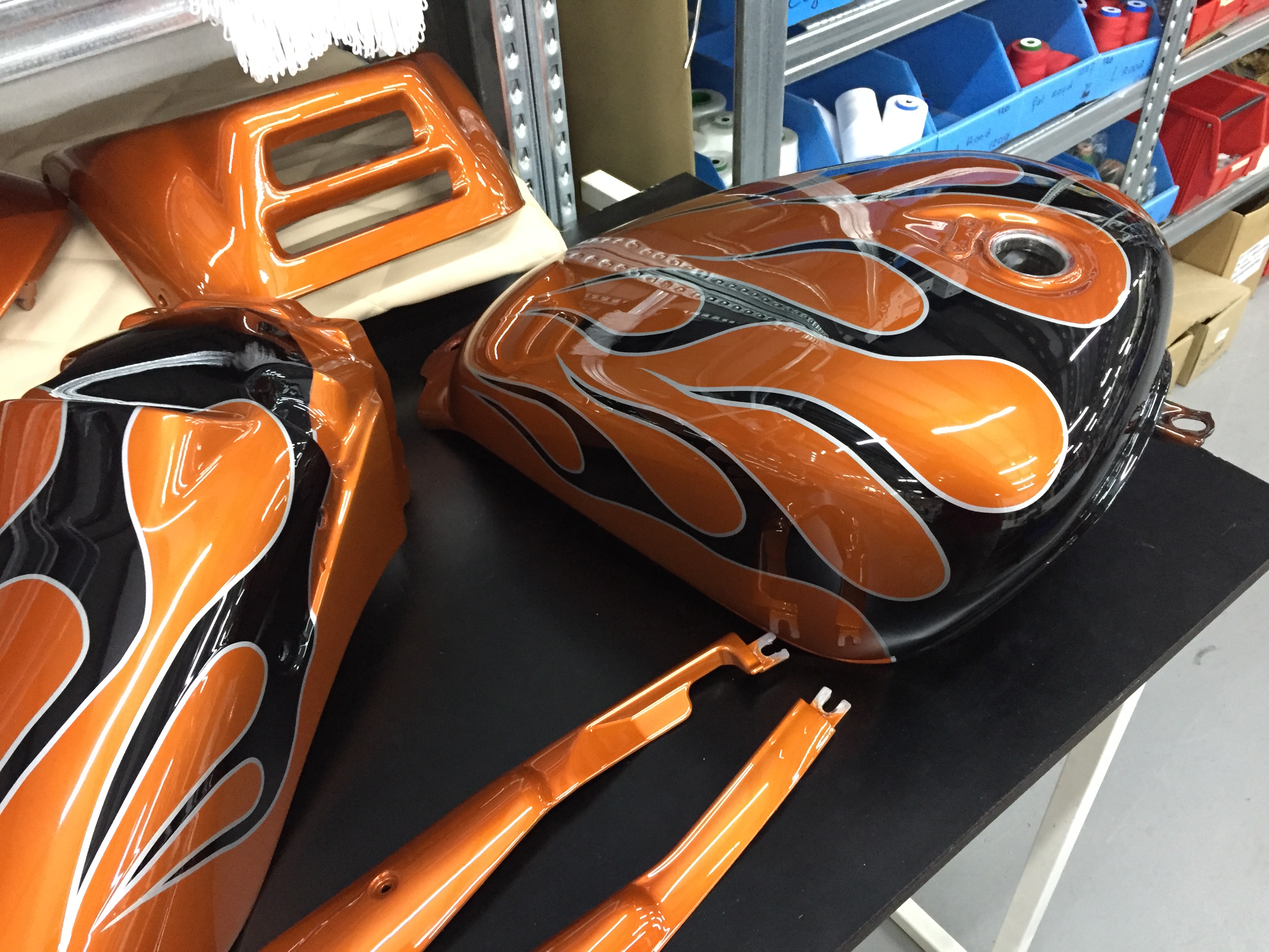Honda motor custom paint old scool flames candy oranje www.fsb-dip.nl hydrodipping
