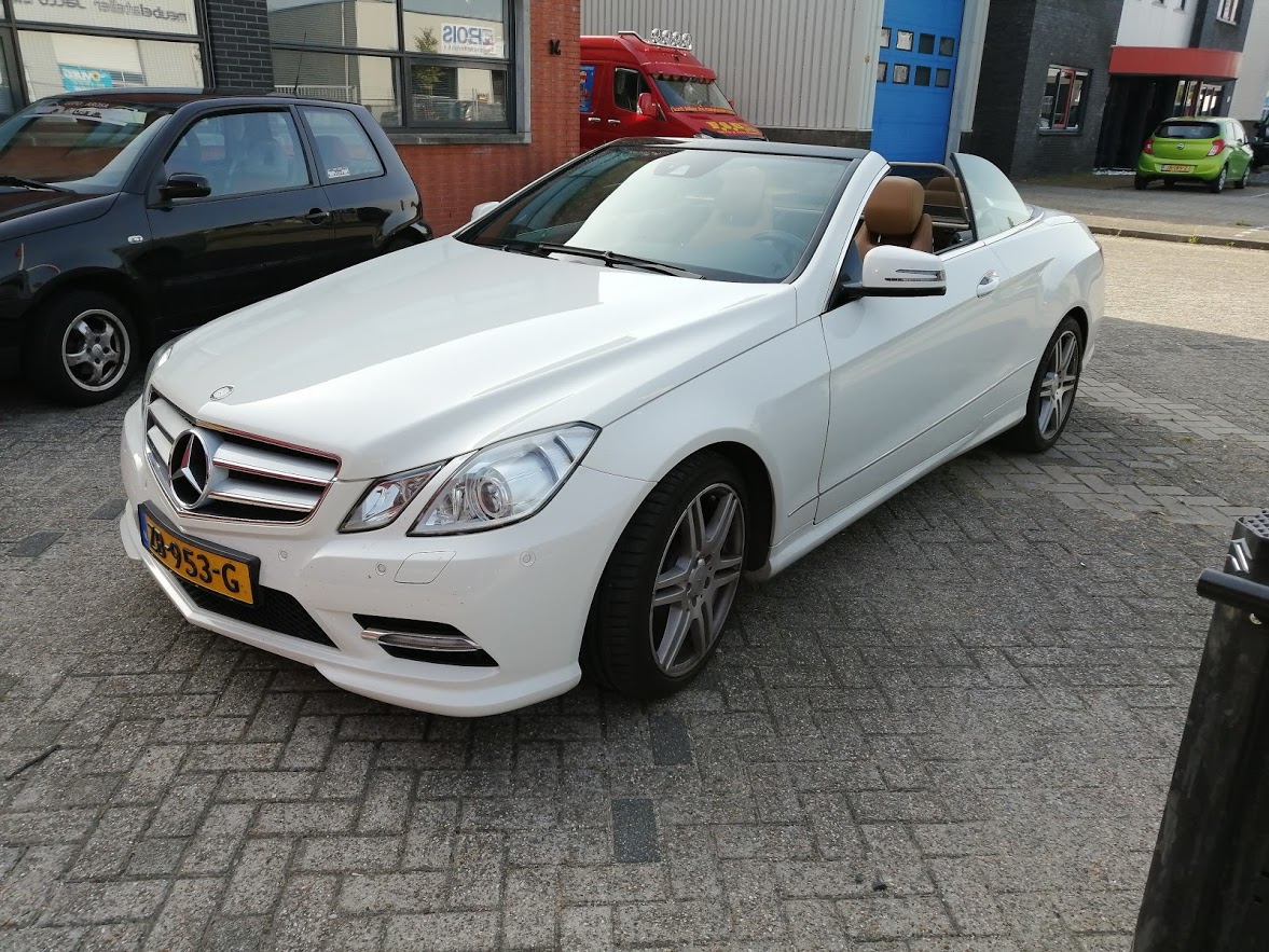 Mercedes-Benz E200 cabrio notenhout