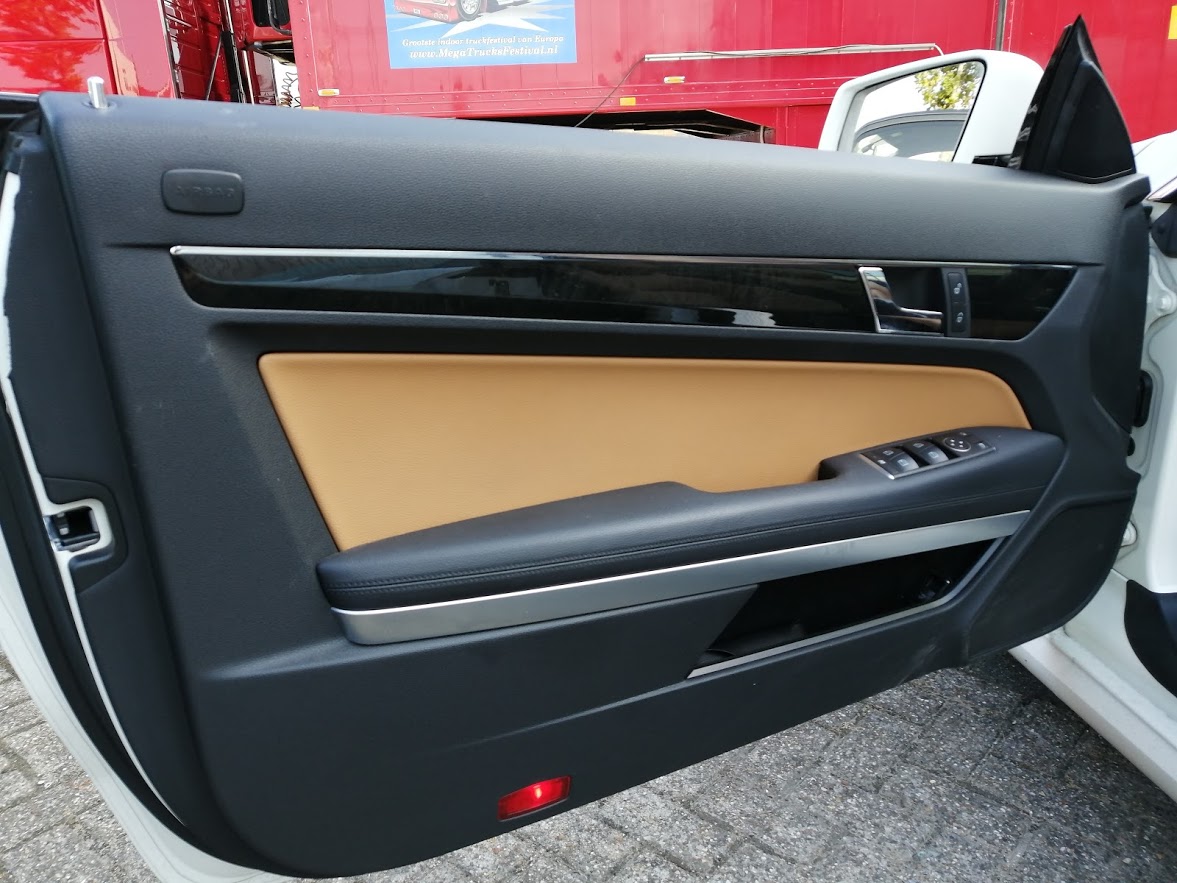 Mercedes-Benz E200 cabrio notenhout