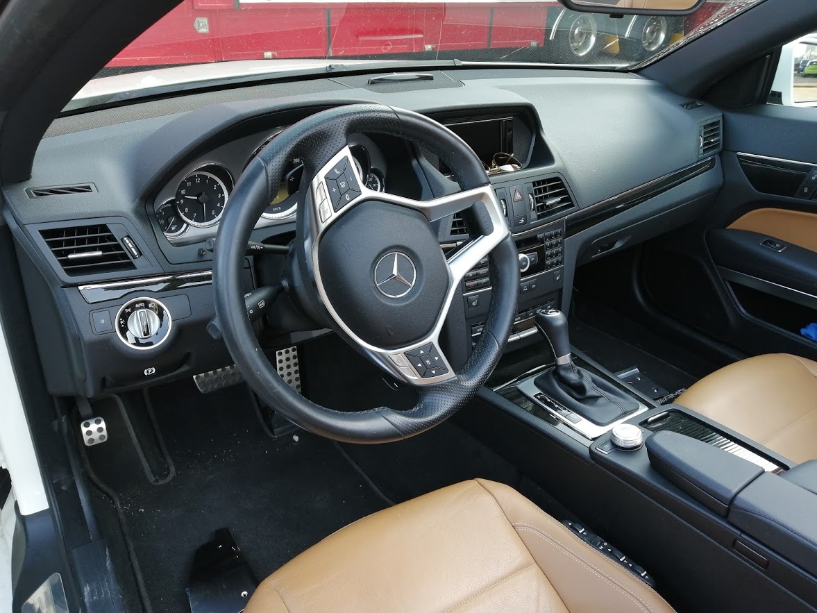 Mercedes-Benz E200 cabrio notenhout