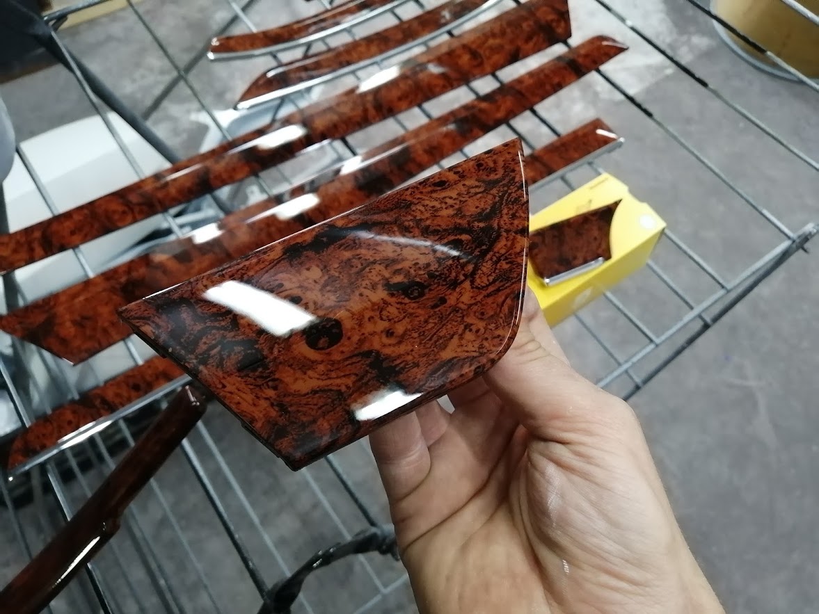 Mercedes-Benz E200 cabrio notenhout