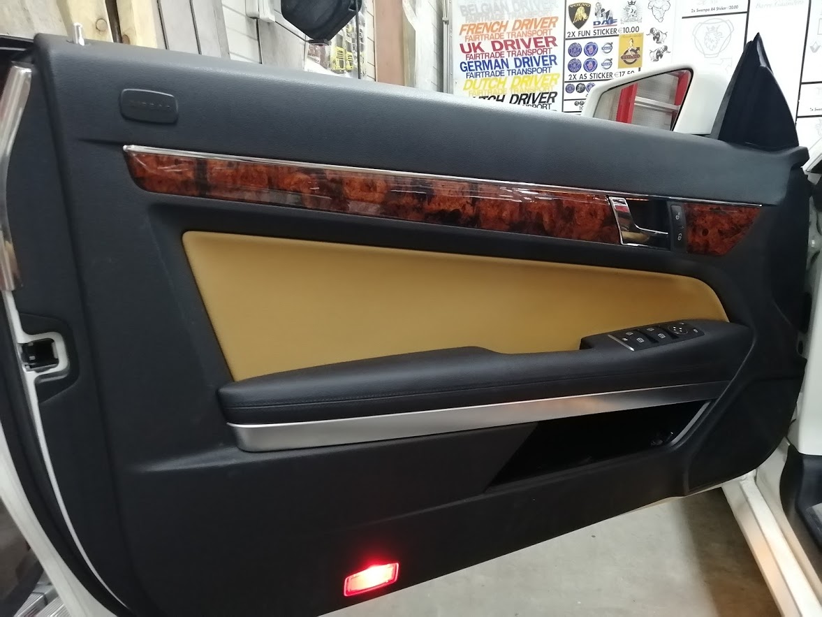 Mercedes-Benz E200 cabrio notenhout