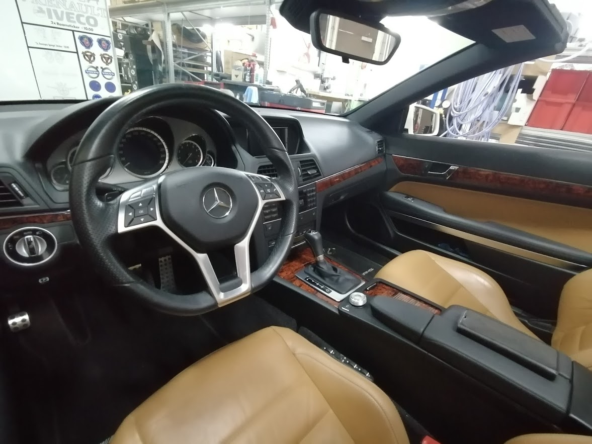 merceders-benz e200 cabrio notenhout