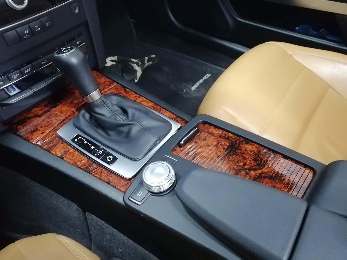 Mercedes-Benz E200 cabrio notenhout