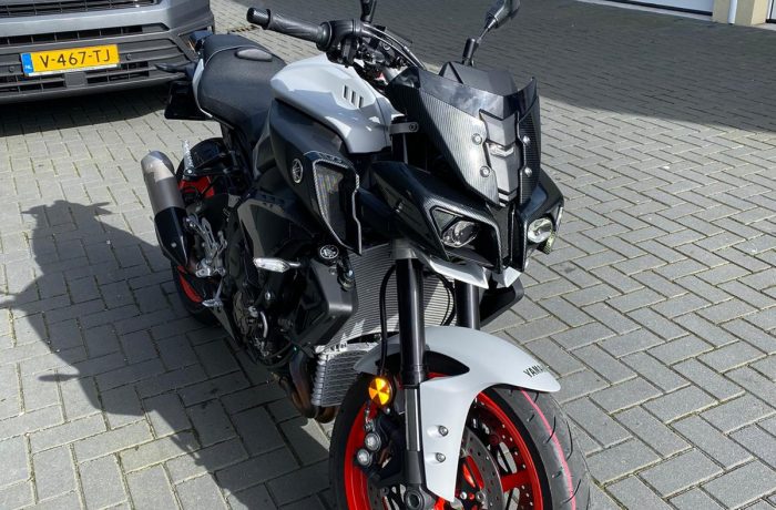 Yamaha MT10 Carbon