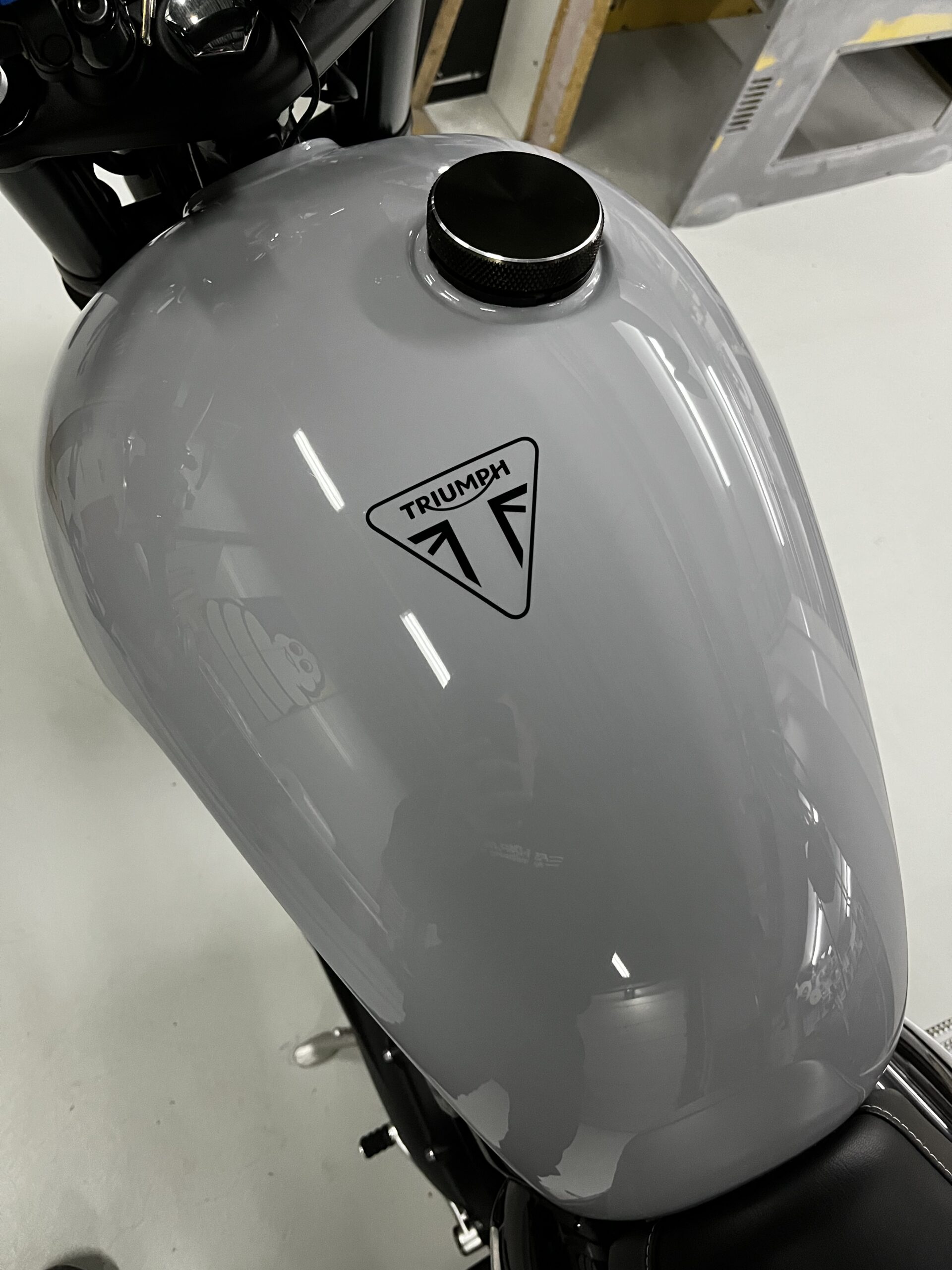 Triumph Speedtriple 1200 Porsche grey painted fsb-dip.nl