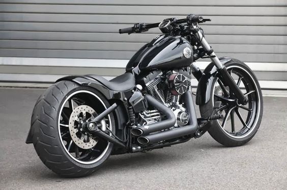 Harley-Davidson Breakout custom